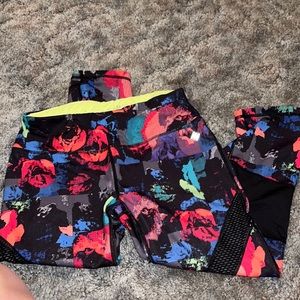 Nicole Miller Cropped Leggings. Size Small.